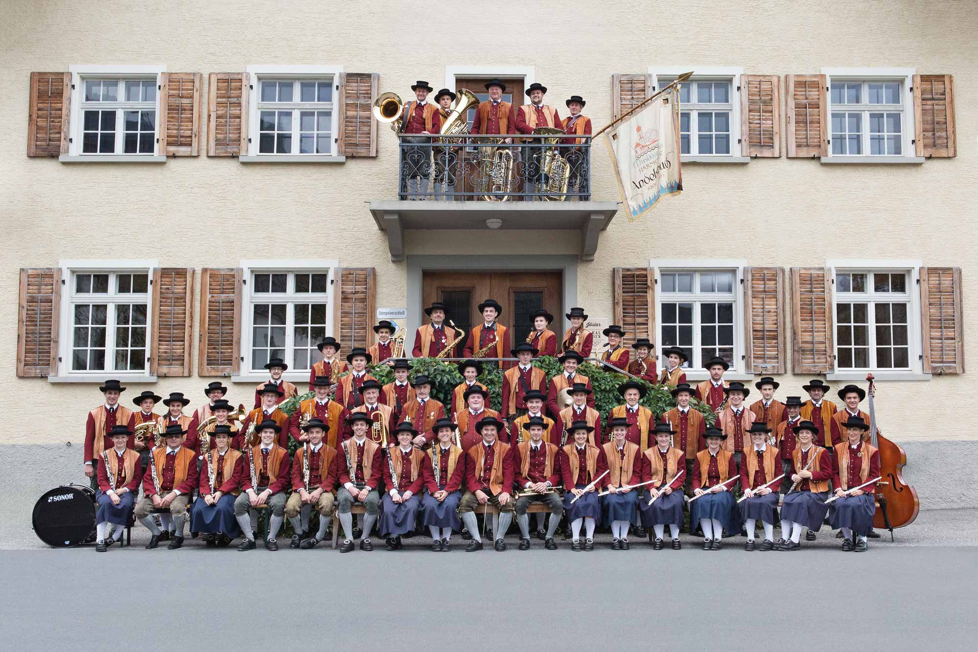 Der Musikverein Harmonie Andelsbuch aus dem Bregenzerwald, Vorarlberg.